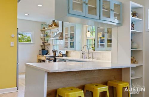Barton Heights Casa | Charming Vintage House in Zilker with Hot Tub and Parking