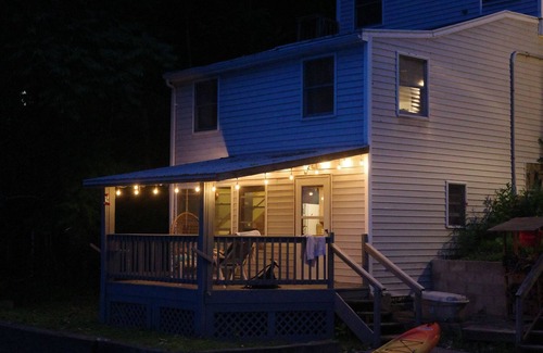Town of Torrey Cabaña | Charming Vintage Lakefront Cottage on Seneca Lake