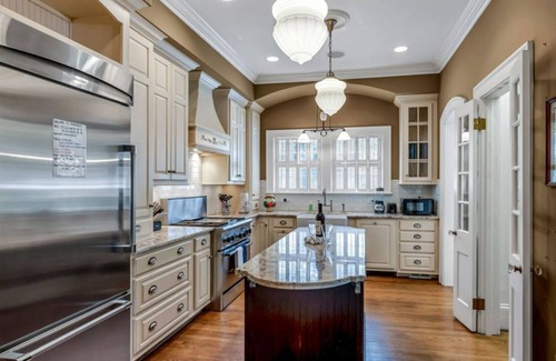 Old Irving Park Casa | Charming, voluminous, manor in renowned Irving Park neighborhood! Close to downtown! Near premier shops and eateries!