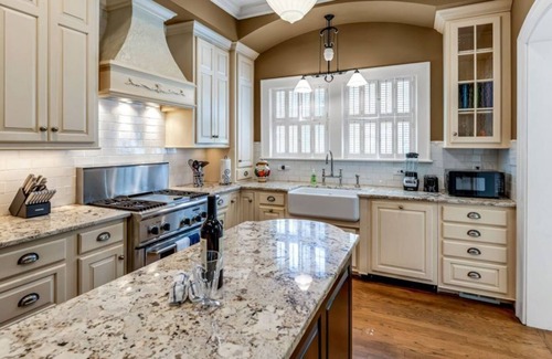 Old Irving Park Casa | Charming, voluminous, manor in renowned Irving Park neighborhood! Close to downtown! Near premier shops and eateries!