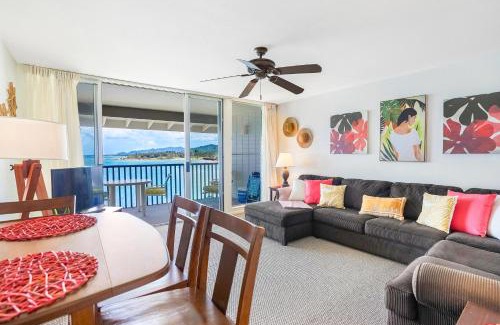 Wailua House Lots Casa | Charming Wailua Bay View Oceanfront Top Floor with an Amazing View!
