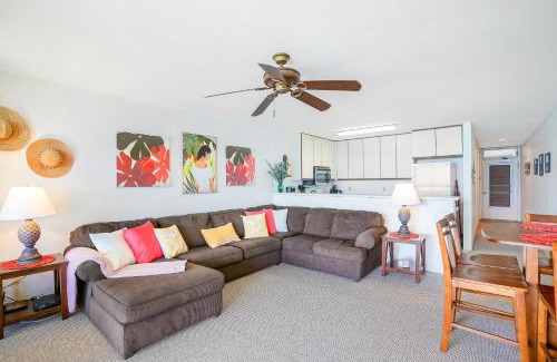Wailua House Lots Casa | Charming Wailua Bay View Oceanfront Top Floor with an Amazing View!