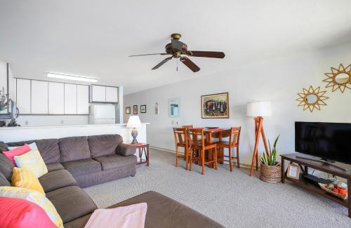 Wailua House Lots Casa | Charming Wailua Bay View Oceanfront Top Floor with an Amazing View!