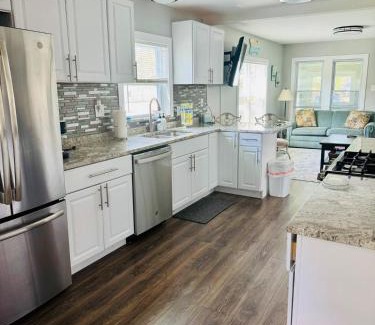 Novi Casa | Charming Walled Lake MI Cottage