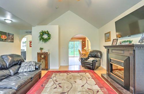 Meadow Lakes Casa | Charming Wasilla Retreat Walk to Lake Lalen!