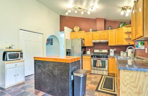 Meadow Lakes Casa | Charming Wasilla Retreat Walk to Lake Lalen!