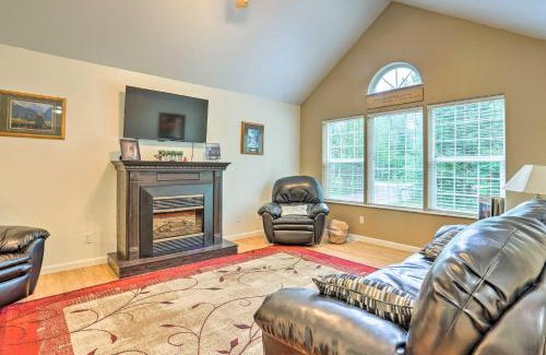 Meadow Lakes Casa | Charming Wasilla Retreat Walk to Lake Lalen!