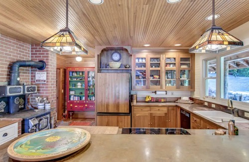 Rollingbay Cabina | Charming Waterfront 4 Bedroom Cabin