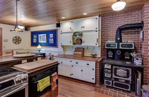 Rollingbay Cabina | Charming Waterfront 4 Bedroom Cabin