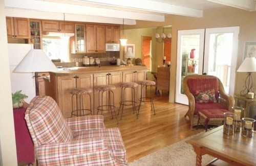 Allyn-Grapeview Casa | Waterfront Cottage con Encanto en Treasure Island