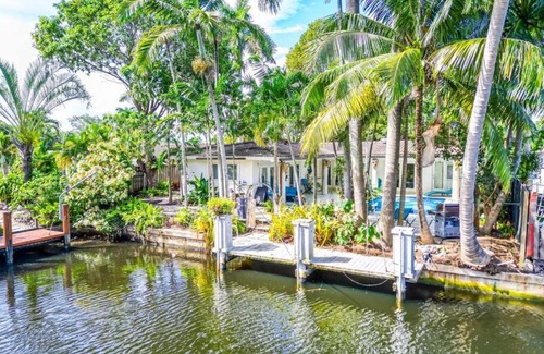 Fort Lauderdale Casa | Charming Waterfront Pool Home