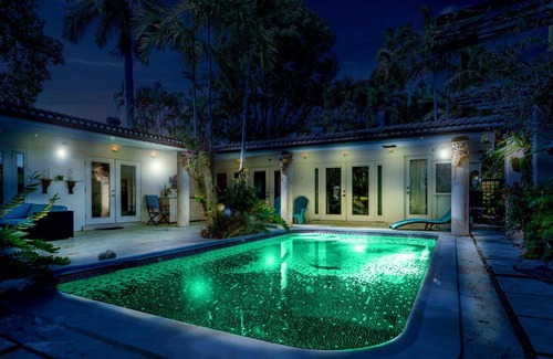 Fort Lauderdale Casa | Charming Waterfront Pool Home