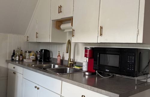 Quinte West Apartamento | Charming Waterfront Loft + NearShops+Scenic