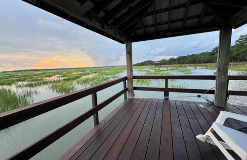 Beaufort Cabaña | Charming waterfront 2 bed/2bath cottage with dock centrally located