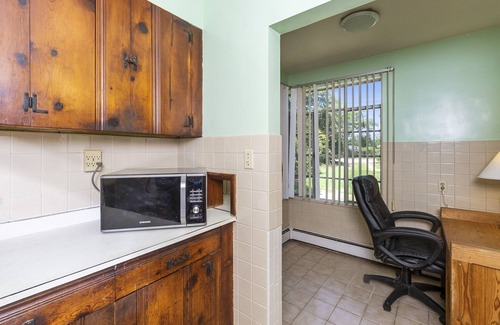 Willoughby Spit Cabina | Charming Waterfront 3 Bedroom Cabin by RedAwning