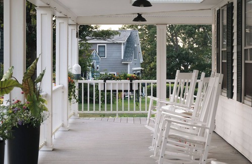 Harpswell Center Casa | Charming waterfront 9-bedroom historic estate in Harpswell