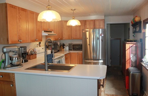 Ponshewaing Cabina | Charming Waterfront Cabin on the Inland Waterway