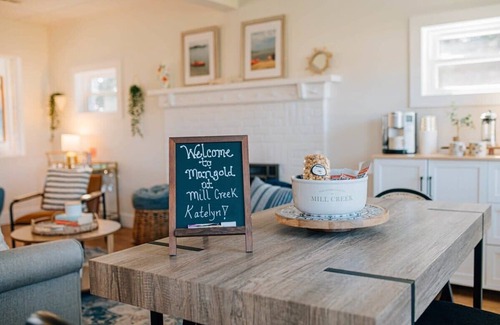 Topping Casa | Charming Waterfront Cottage Small Beach