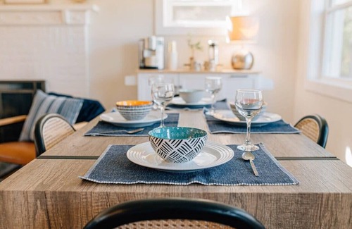 Topping Casa | Charming Waterfront Cottage Small Beach