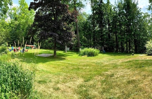Havelock-Belmont-Methuen Cabaña | Charming waterfront retreat nestled on the serene shores of Oak Lake.