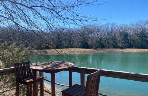 Elmo Complejo | Charming Waterfront Tree House in Kaufman