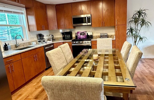 Saugerties South Apartamento | Charming Waterfront 3BR, Hot Tub, Kayaks, Sauna, Pet Friendly,