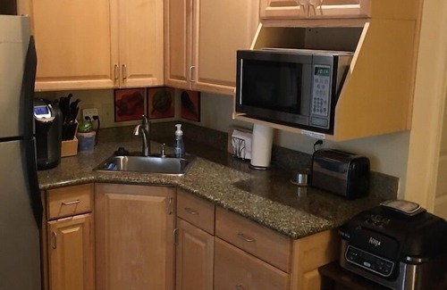 Uptown Casa | Casita elegante, cerca del complejo Riverwalk y Pearl