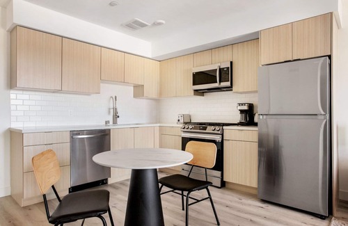 Mar Vista Apartamento | Charming West LA 1BR w/ Rooftop & Gym, Close to Beach, by Blueground