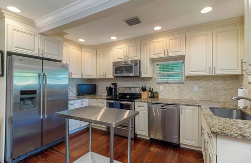 Southside Casa | Charming West Palm Beach Bungalow With Pool