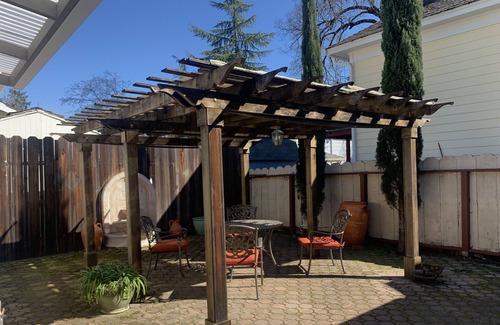 Ukiah Casa | Charming Westside Cottage, walk to Downtown!