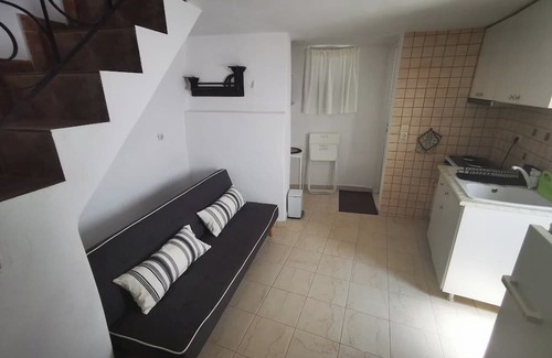 Lefkes Apartamento | Charming White House Retreat with Balcony in Paros Lefkes