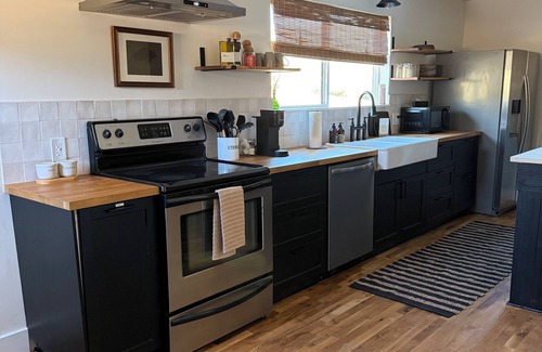 Creston Casa | Charming Wine Country Coop Retreat