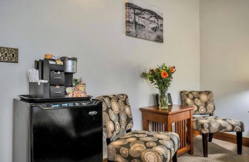 Calistoga Casa | Charming Wine Country Inn, Whole House Rental w/Private Suites, Walk to Wineries