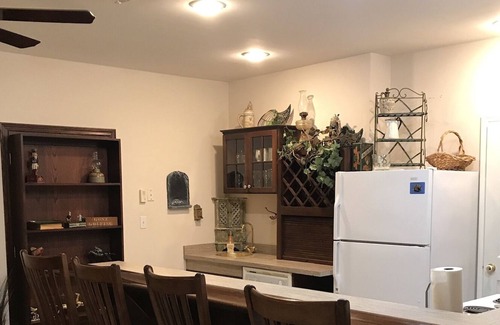 Atchison Apartamento | Charming wooded retreat 3 min from Atchison.
