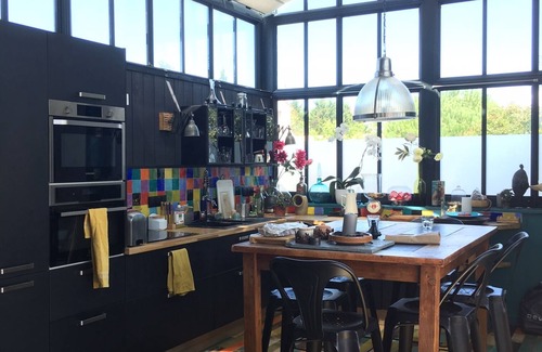 LHoumeau Casa | Encantadora casa de madera en una aldea muy tranquila
