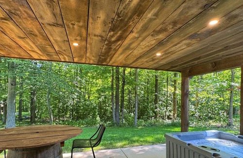 Madison Cabina | Charming Woodside Cabin w/ Private Hot Tub & Scenic Trails at Standing Rock Far