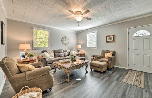 Yadkinville Casa | Charming Yadkin Valley Cottage with Deck and Yard