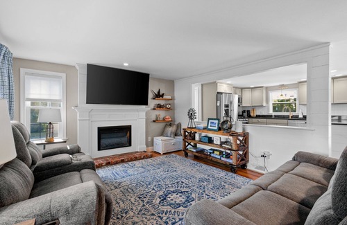 Yarmouth Port Casa | Charming Yarmouth Getaway Near Beaches with Central A/C & Fire Pit