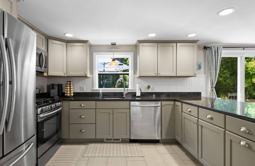 Yarmouth Port Casa | Charming Yarmouth Getaway Near Beaches with Central A/C & Fire Pit