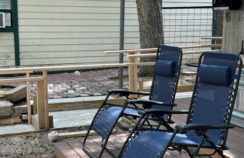 San Marcos Casa | Charming Yellow 1-bedroom house San Marcos Room service available! dog friendly