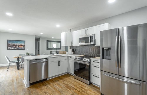 Stuart Heights - Rivermont Casa | Charming1-level home located minutes from the North Shore with PRIVATE HOT TUB!