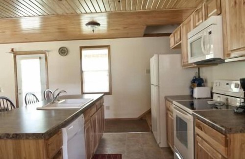 Goodson Cabina | Encantador país, tranquilo, con PISCINA, pero a 30 minutos del área del lago