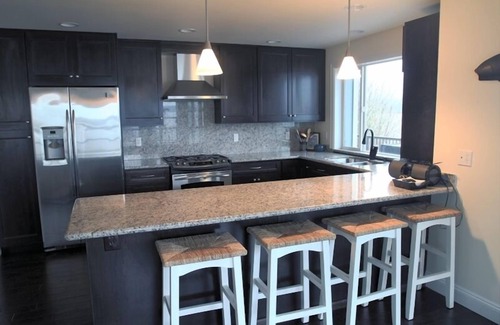 Poulsbo Casa | Con una encantadora elegante de alta Banco Waterfront Home