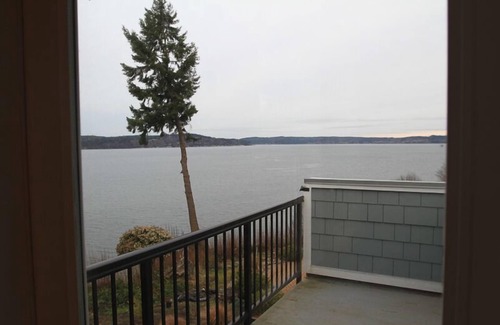 Poulsbo Casa | Con una encantadora elegante de alta Banco Waterfront Home