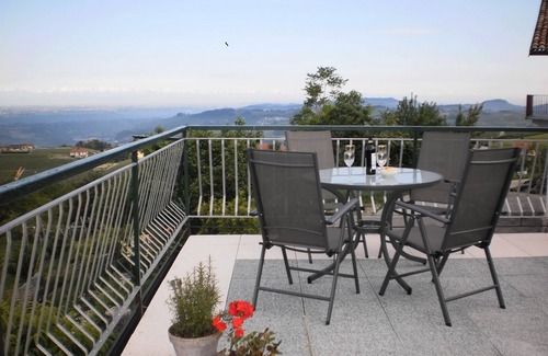 Dogliani Apartamento | Encantador apartamento restaurado en Langhe-Roero. ¡Vistas impresionantes!