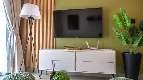 Roman Ridge Apartamento | CharmSlot at Nova