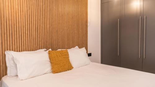 Roman Ridge Apartamento | CharmSlot at Nova
