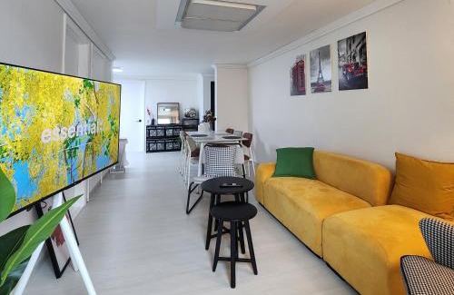 Sangam-dong Apartamento | CHARMSTAY In Seoul 합법숙소 공항철도 지하철역3분 3R2B