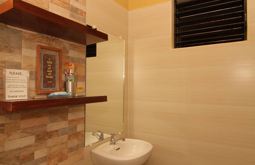 Dumaguete Hotel | Charo's Dormitel