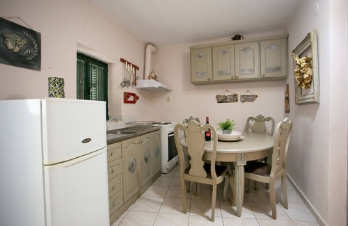 Charouda Chalet De Esquí | Charouda country house,Near tavern,Mani